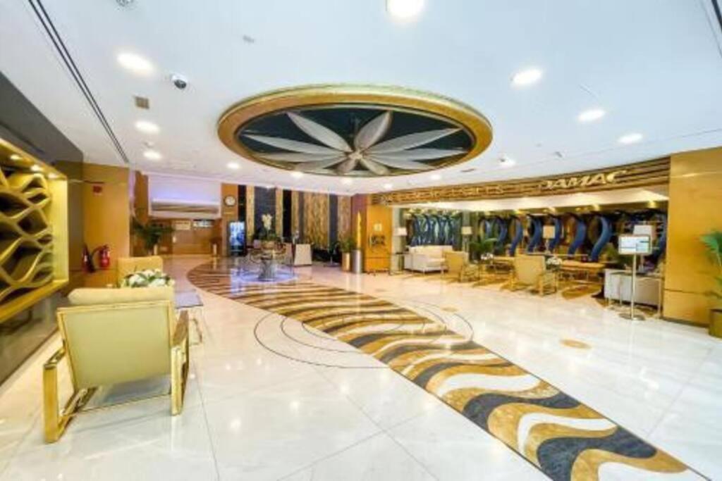 1 Bed Apartment With Sea View, Pool, Gym & Free Parking In Dubai Marina Exterior foto
